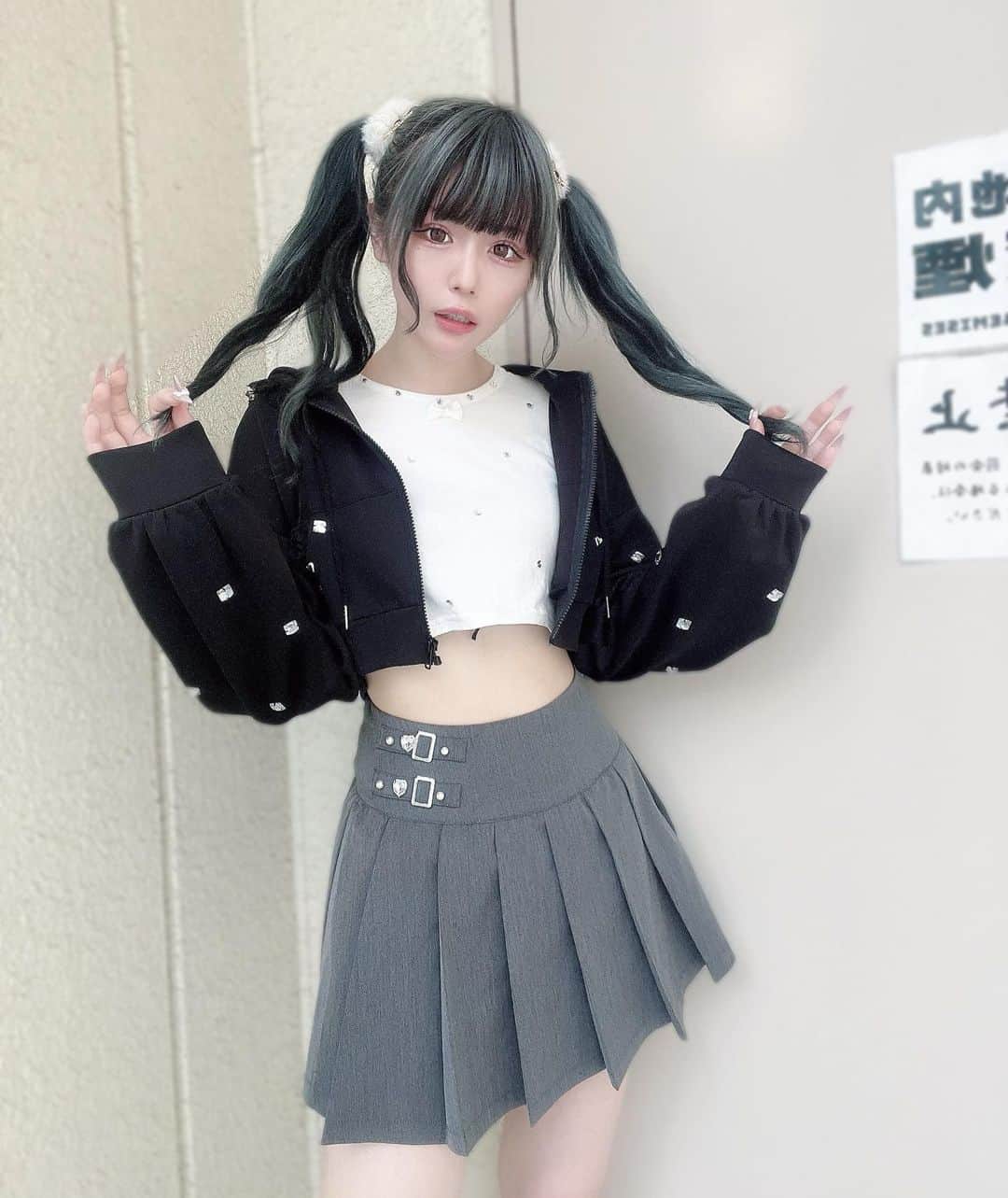 さきちゃんさんのインスタグラム写真 - (さきちゃんInstagram)「へそでてる( ֊ ̫ ֊ ) #ankrouge #アンクルージュ #大宮アルシェ #大宮駅 #大宮 #カジュアルコーデ #ストリートファッション #ストリート #ストリート系女子 #パーカーコーデ #パーカーコーデ #ツインテール #ツインテールアレンジ #地雷系女子 #地雷 #地雷女 #自撮り界隈 #いいね返し #自発ください #ootd #ootdfashion #japanesegirl」9月12日 11時39分 - ankrouge____saki