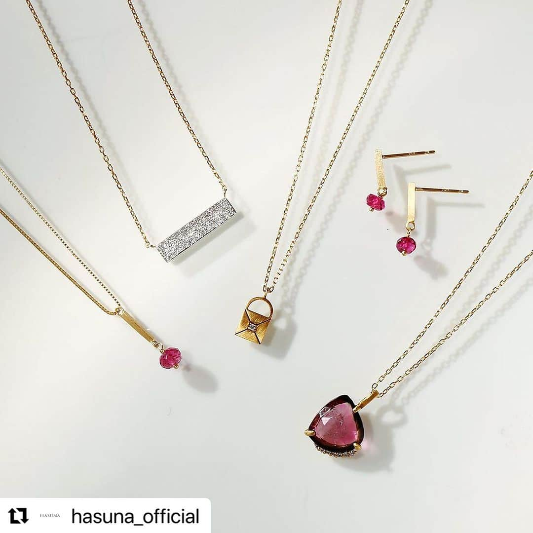 白木夏子さんのインスタグラム写真 - (白木夏子Instagram)「berry colour🫐🍓🌟  #Repost @hasuna_official with @use.repost ・・・ . ベリーカラーのジュエリーで 秋らしい色合いを取り入れて。 . HASUNA Online store  www.hasuna.com . お問い合わせ HASUNA 表参道本店 TEL：03-3409-1847 （受付時間：11:00-19:00 火・水曜定休）  . #ethicaljewelry  #美しいものでできている #PERPETUALJEWELRY #HASUNA #ハスナ #エシカル #ジュエリー #アクセサリー #表参道 #OMOTESANDO #japanesejewelry #japanjewelry #goldjewelry #サスティナブル #サステイナブル #サステナブル #sustainable #sdgs #ルビー#トルマリン#ネックレス#ピアス」9月12日 11時40分 - natsukoshiraki