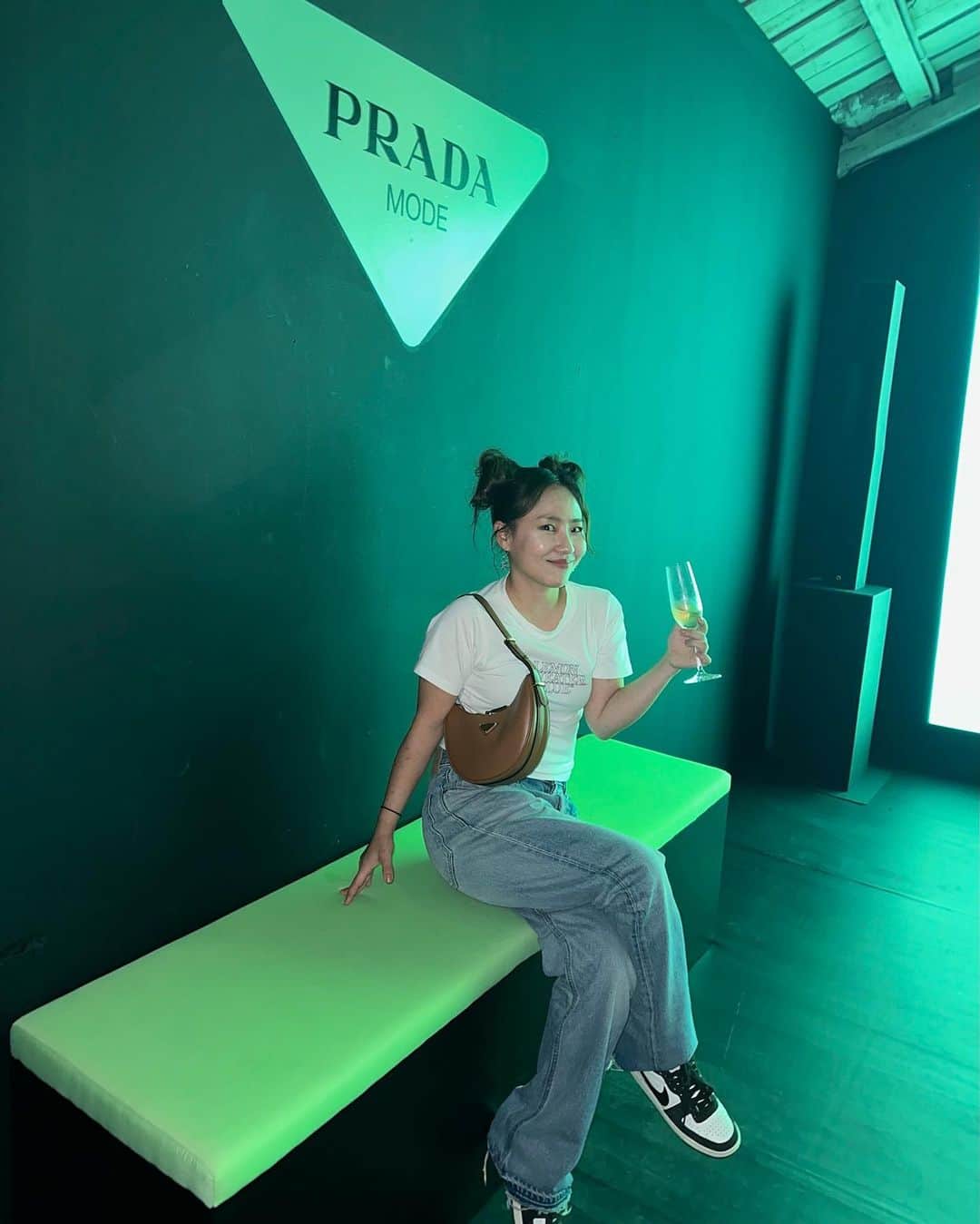 のインスタグラム：「지난주 사랑하는 사람들 🌱🤍  @hyominnn  @heejaeholic  @typhoon0705  @prada  @nikeseoul  @ganaart_seoul」