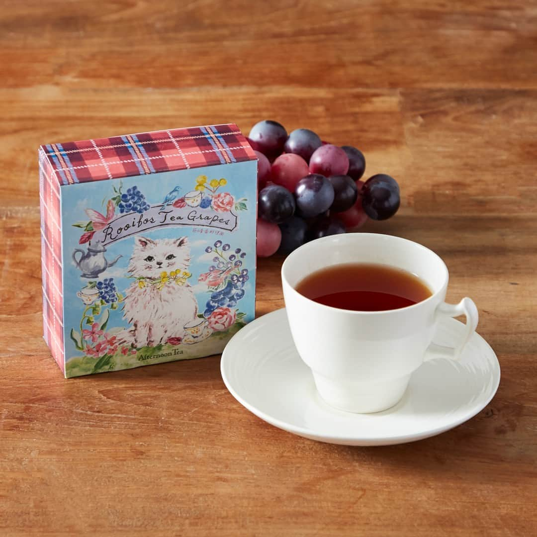 Afternoon Teaさんのインスタグラム写真 - (Afternoon TeaInstagram)「. ＼🍇秋限定SpecialiThé🍇／ ティールームで季節ごとに登場するジュレッティー。この秋は、テイクアウトアイテムでも販売中の「巨峰ルイボス」を使った、ティーソーダがお楽しみいただけます。  ----------------------- SpecialiThé #巨峰ルイボスのスパークリングジュレッティー （写真1枚目） ----------------------- 甘みと瑞々しさをイメージした巨峰が香るルイボスティーを使ったジュレをソーダと合わせました。 ＜展開期間＞11/15まで ＜展開店舗＞アフタヌーンティー・ティールーム各店舗 （テラスモール湘南、ららぽーと横浜、イオンレイクタウンkaze、名古屋ラシックを除く）  SpecialiThéとは・・・ お茶のいろいろなアレンジを楽しんでもらいたい…そんな思いから生まれたSpecialiThé（スペシャリテ）。フルーツやシロップ、ハーブ、スパイスなどとお茶の相性をお試しください。  ----------------------- #巨峰ルイボス 巨峰香料使用 （写真2枚目） ----------------------- 甘みと瑞々しさをイメージした巨峰が香る、ほんのり甘いルイボスティーと爽やかなグリーンルイボスティーをブレンドしたノンカフェインティーです。 ＜内容量＞ ティーバッグ3g×10個 ＜展開店舗＞ ✔アフタヌーンティー・ティールーム 各店舗 ✔アフタヌーンティー・ベイカリー 大丸神戸店 ✔アフタヌーンティー・ラブアンドテーブル（@afternoontea_loveandtable）ルミネ新宿、ルミネ横浜 ✔アフタヌーンティーオフィシャルオンラインストア ✔Afternoon Tea TEAROOM Web Store（楽天市場）  ※店舗により取り扱いのない場合がございます。 ※写真はイメージです。 ※数量限定のため、なくなり次第終了となります。  --------------------- Afternoon Tea公式アカウントでは 季節のメニューや雑貨の情報を日々発信しています。 ぜひフォローしてください！ @afternoontea_official ---------------------  #アフタヌーンティーティールーム #アフタヌーンティー #AfternoonTeaTEAROOM #AfternoonTea #TeaforPeace #アフタヌーンティーお茶時間 #紅茶 #TEA #おうち時間 #フレーバーティー #SpecialiThé #ジュレッティー #ルイボスティー #巨峰  #利光春華 さん」9月12日 14時00分 - afternoontea_official