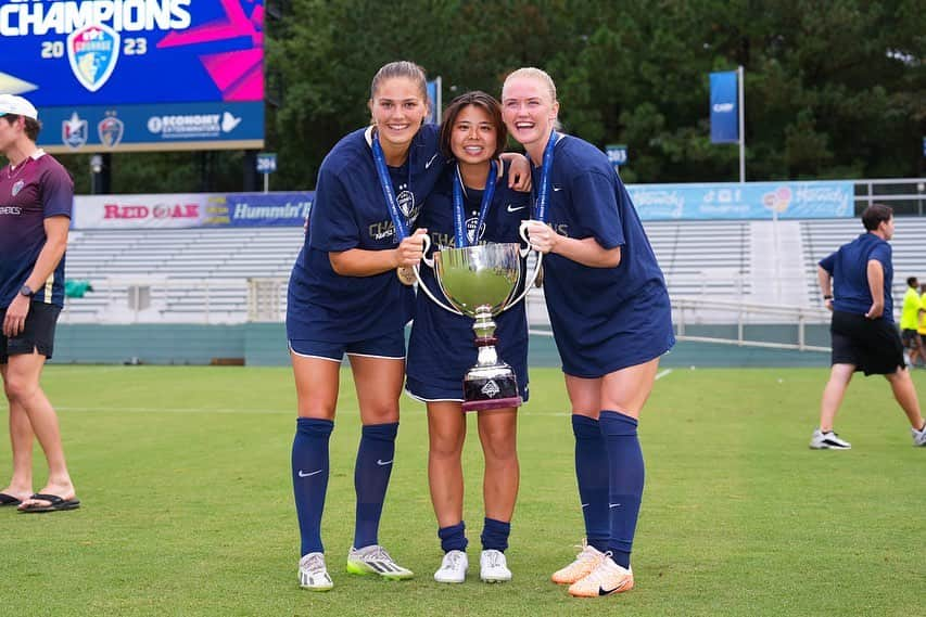 三浦成美さんのインスタグラム写真 - (三浦成美Instagram)「Champion🏆 Best moment. Thank you for everything! Love you guys 💙  カップ戦優勝！ みんなに感謝！  #nccourage  #nwsl #2more🏆🏆」9月12日 11時50分 - miura_narumi17