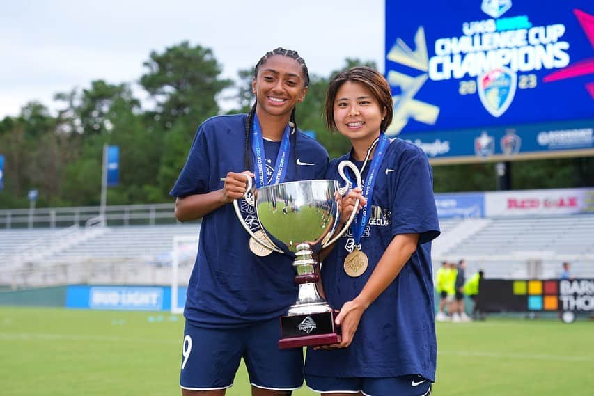 三浦成美さんのインスタグラム写真 - (三浦成美Instagram)「Champion🏆 Best moment. Thank you for everything! Love you guys 💙  カップ戦優勝！ みんなに感謝！  #nccourage  #nwsl #2more🏆🏆」9月12日 11時50分 - miura_narumi17