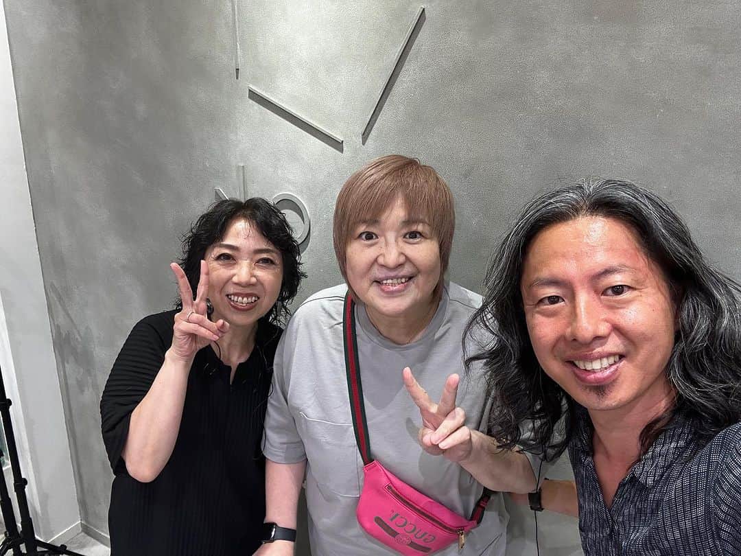 堀田祐美子のインスタグラム：「いつも髪を綺麗にしてくれるrock HAIR DESIGN   Artistic Director   私の担当はうめさん(女性)！！  膝の事を気にしていただき個室に通してくれました。  脚も伸ばせてシャンプーもその場で出来て楽ちん！！  退院して一番にしたかったことができた。  ありがとうございました。  @rock_hairdesign  @yumiko_hotta  @t_hearts2020  #堀田祐美子 #yumikohotta  #prowrestling  #プロレス #womansprowrestling  #女子プロレス  #hearts82 #thearts  #ブルドッグ #イングリッシュブルドッグ #ブルドッグふぅら」