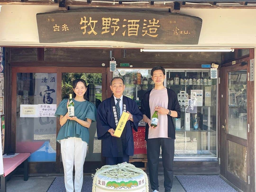 のインスタグラム：「今月の『ソムリエが巡る静岡酒蔵紀行』は、 富士宮市の牧野酒造にお邪魔しています𓂃🍶 ⁡ およそ280年の歴史がある酒蔵で作られた 「富士山」の名前のついた日本酒。 社長の人柄をあらわすような、 優しくもしっかりとした味わいでした。 いつ来ても、 富士山本宮浅間大社は趣きがあるなぁ🗻⛩ ⁡ 𓉞牧野酒造 @makinoshuzo1743  ⁡ ⁡ #日本酒好きな人と繋がりたい #日本酒好き #日本酒で乾杯 #sake #nihonshu #japanesesake」