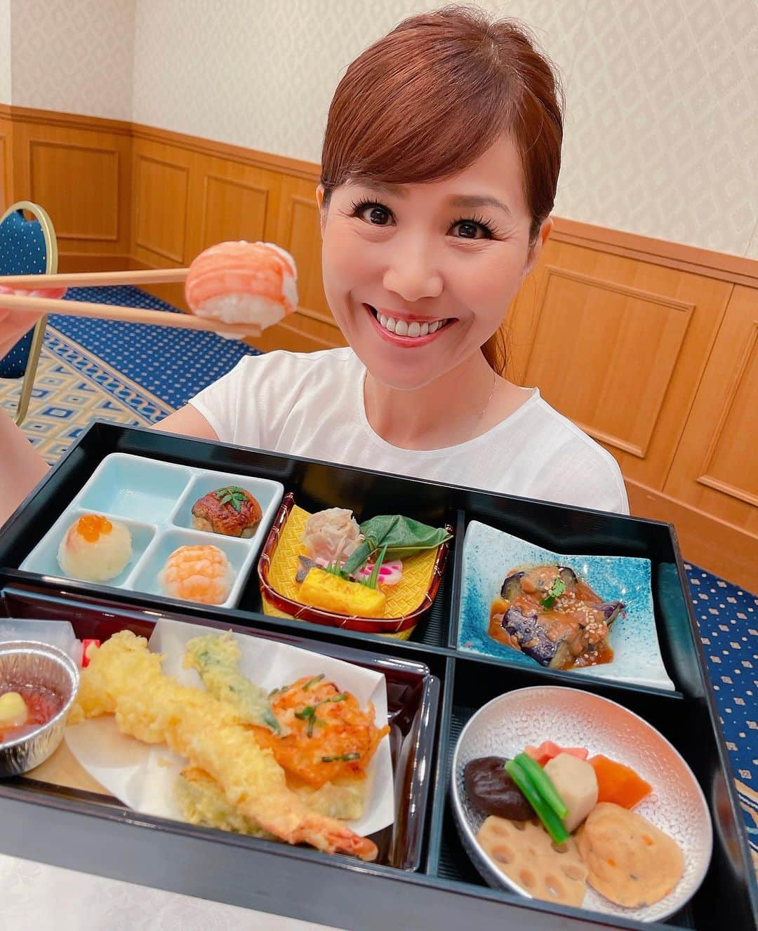 重太みゆきのインスタグラム：「昨日は静岡県での講演✨本番前にパクパク🥰 車🚙🚗屋さん営業UP印象研修でした！ エネルギッシュな皆さんで盛り上がりました！  #美有姫  #インプレッショントレーニング®︎  #美有姫スマイルプロジェクト  #印象研修 #笑顔研修」