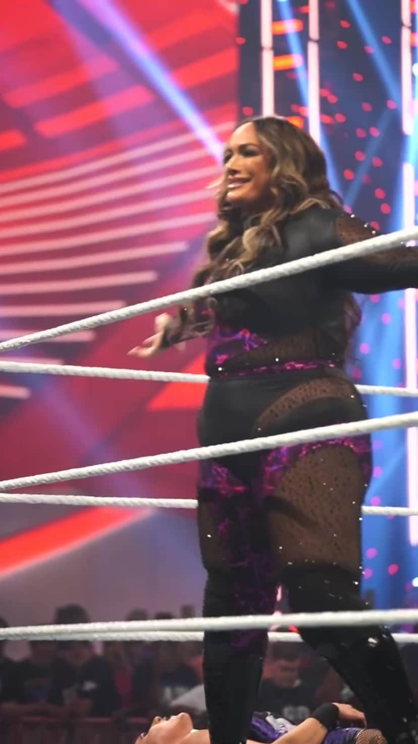 WWEのインスタグラム：「Whoa! Nia Jax is back! #WWERaw」