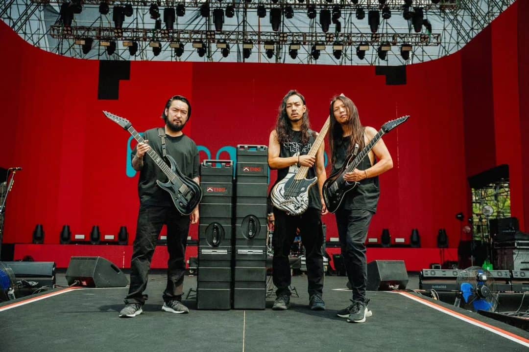 Crystal Lakeのインスタグラム：「We are very pleased to announce that #CrystalLake is joining the @Enki.usa family 🙏 It's an honor to be associated with such good people and so many other amazing artists.  These cases are absolutely top-notch material and were the best addition. We do a lot of flying, and #Enki makes that ordeal so much easier. Their lightweight design not only makes it incredibly easy to move the gear, but it also helps cut costs for checked bags.  If you or someone you know is a traveling musician, these cases will definitely be your best friend. Get some today. #EnkiForever  ありがとうございます ❤️  📸: @seijiro243」