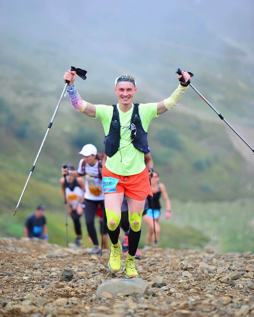 セルゲイ・ドブリンのインスタグラム：「Третий в моей жизни марафон на 20 км. по горам дался для меня легче обычного #wildtrail23 @1cupis_corp」