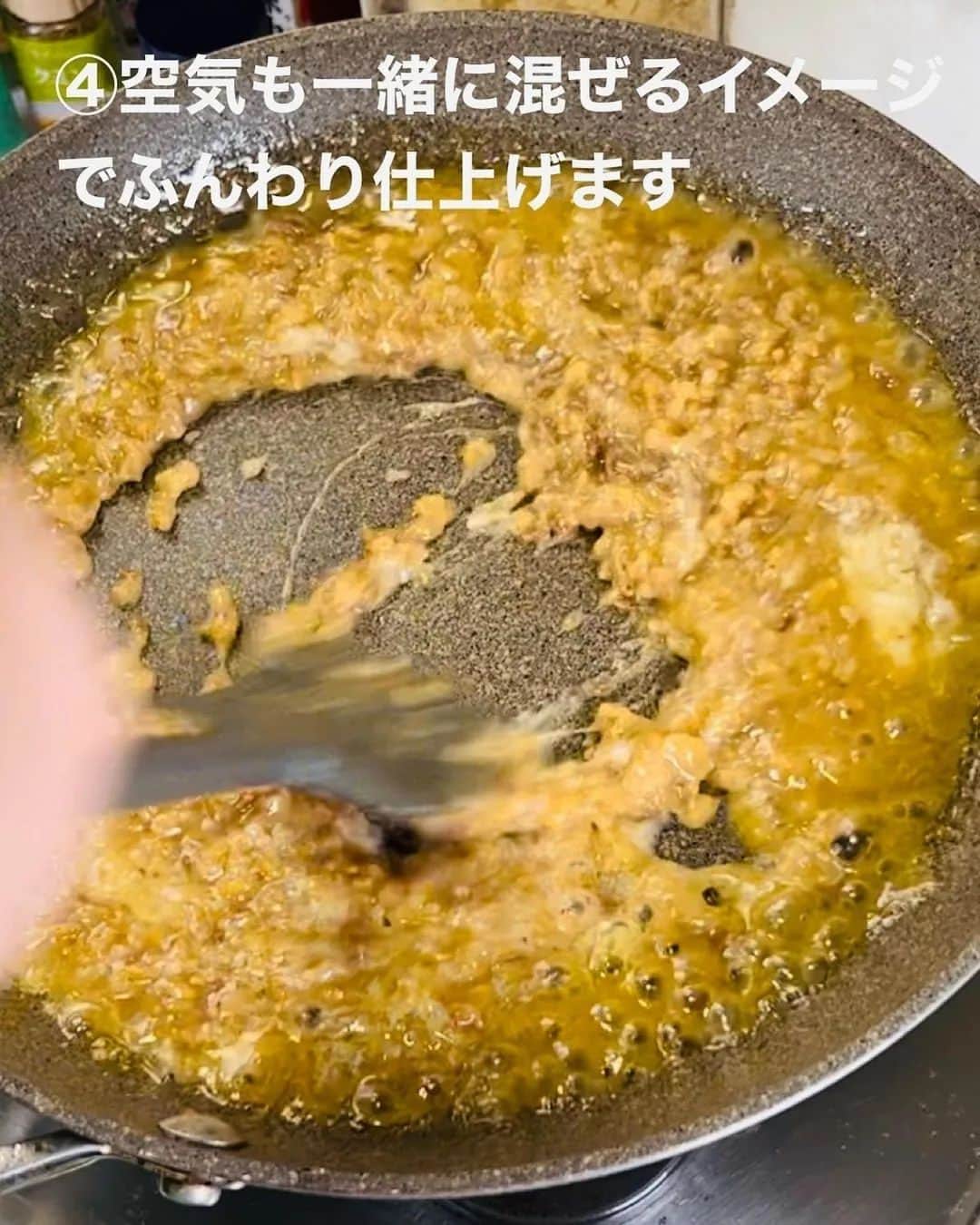 吉野家さんのインスタグラム写真 - (吉野家Instagram)「アツアツとろとろ♫《吉野家リゾット風》  📣おうち吉野家アンバサダー  @kimi.shimada さんの投稿をご紹介！ ぜひ参考にしてくださいね🧡  吉野家の非常食「缶飯」 こちらを使って作ったのは… ⁡ 【吉野家リゾット風】 ⁡ 実はなんかあった時の非常食 こちらもおうち吉野家で 取り扱ってます。 ⁡ ⁡ 【材料】1人前 缶飯・牛丼　　　　　1個 水　　　　　　　　　80cc ニンニク　　　　　　1かけ 粉チーズ　　　　　　15g (パルミジャーノレッジャーノがオススメ) 黒こしょう　　　　　適量 ⁡  ～～～～～～～～～～～～～～～～～  #おうち吉野家 は 忙しいママとパパの味方！  皆さんの#おうち吉野家 を使った レシピをご紹介中🍀 吉野家冷凍食品で カンタンおいしいごはんを楽しもう♪ 定期便注文する人が急増中！の おうち吉野家を ぜひ公式サイトよりお買い求めください☺  公式サイトはプロフィールURLから🔽 @yoshinoya_co_jp  ～～～～～～～～～～～～～～～～～  #おうち吉野家アンバサダー  #おうち吉野家  #吉野家缶飯 #吉野家缶飯牛丼  #吉野家 #yoshinoya #リゾット  #肉うまレシピ　#ローリングストック #非常食 #洋風#時短レシピ  #簡単レシピ #おうちごはん  #時短レシピ #簡単レシピ  #アレンジレシピ #防災食  #缶詰め #牛丼」9月12日 12時19分 - yoshinoya_co_jp