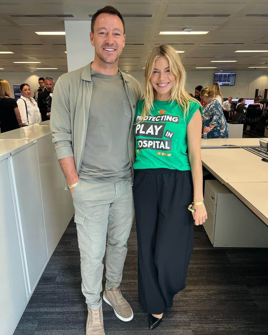 ジョン・テリーのインスタグラム：「Great day at the BGC Charity Day for @oasisuk3 @johnterry26foundation @deedeepops40  Remembering the people that lost their lives on 9/11 🇺🇸 🙏 A big shout out to all the great work and effort from every Trader on the floors giving their time and effort every year for such an amazing cause. 🙏 💙」