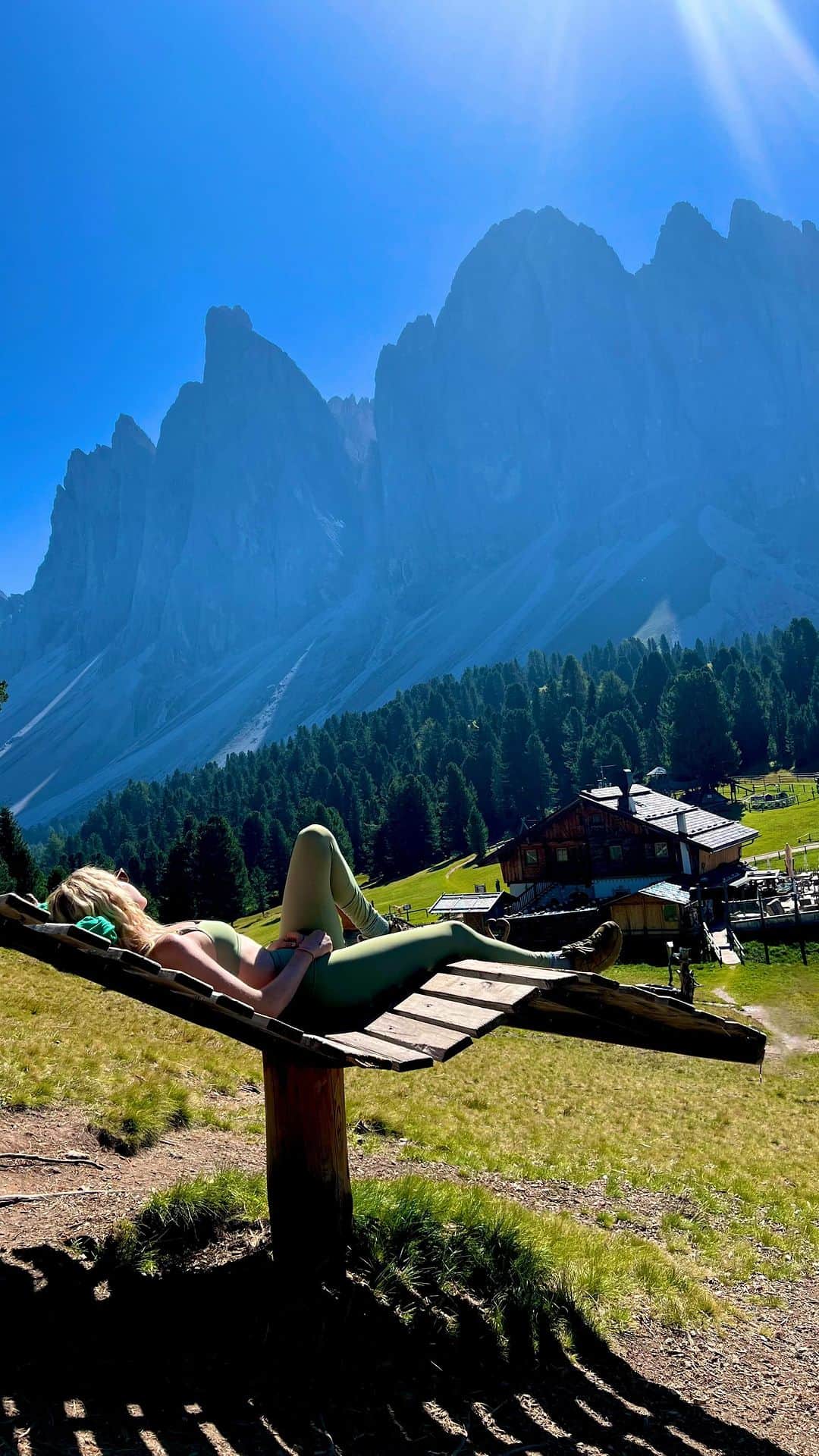 マッケンジー・モージーのインスタグラム：「heaven 🙏🏼 #dolomiti」
