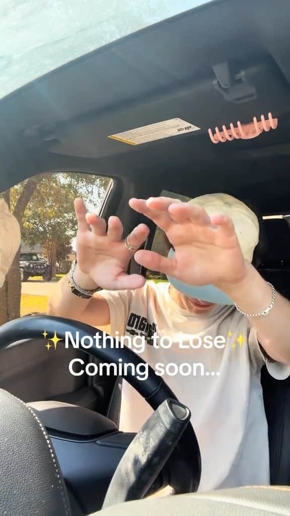 ヘイデン・サマーオールのインスタグラム：「Nothing to Lose.. COMING SOON✨」