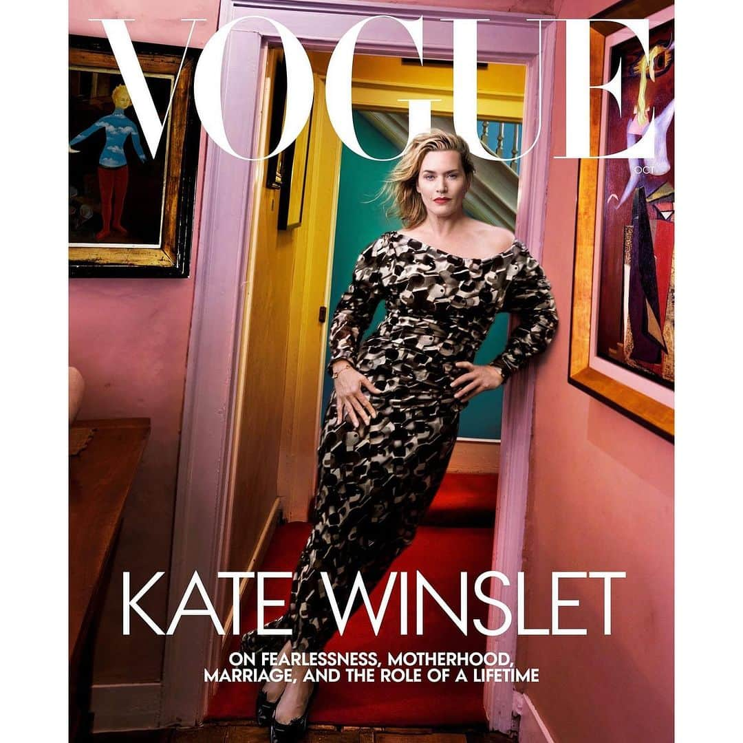 タビサシモンズのインスタグラム：「I am beyond thrilled to share with you all my @voguemagazine cover featuring the incredible Kate Winslet! 🤩🎉 We embarked on a journey that celebrated the timeless beauty, and strength of Lee Miller during World War II. 💪💃 as a war photographer!!   Kate Winslet effortlessly transformed into a World War II correspondent, embodying the bravery and resilience of Lee Miller  who photographed on the frontlines. 🎥🌍✉️ Now Kate Winslet is bringing her to life on the screen in the new movie Lee - and in the pages in Vogue .   Working with such a talented and passionate team, we were able to create these pictures at Lee’s beautiful house in the UK 💫  Thank you, Kate Winslet, for bringing your incredible talent and dedication to this project. It was an absolute pleasure working with you! 🙌❤️ You really are the coolest ever, even sitting in a bath of freezing cold water for a picture. Photographer : @annieleibovitz  Styled by : Me (TabithaSimmons)  #VogueCover #KateWinslet  #VogueCoverOctober2023 #TimelessBeauty」