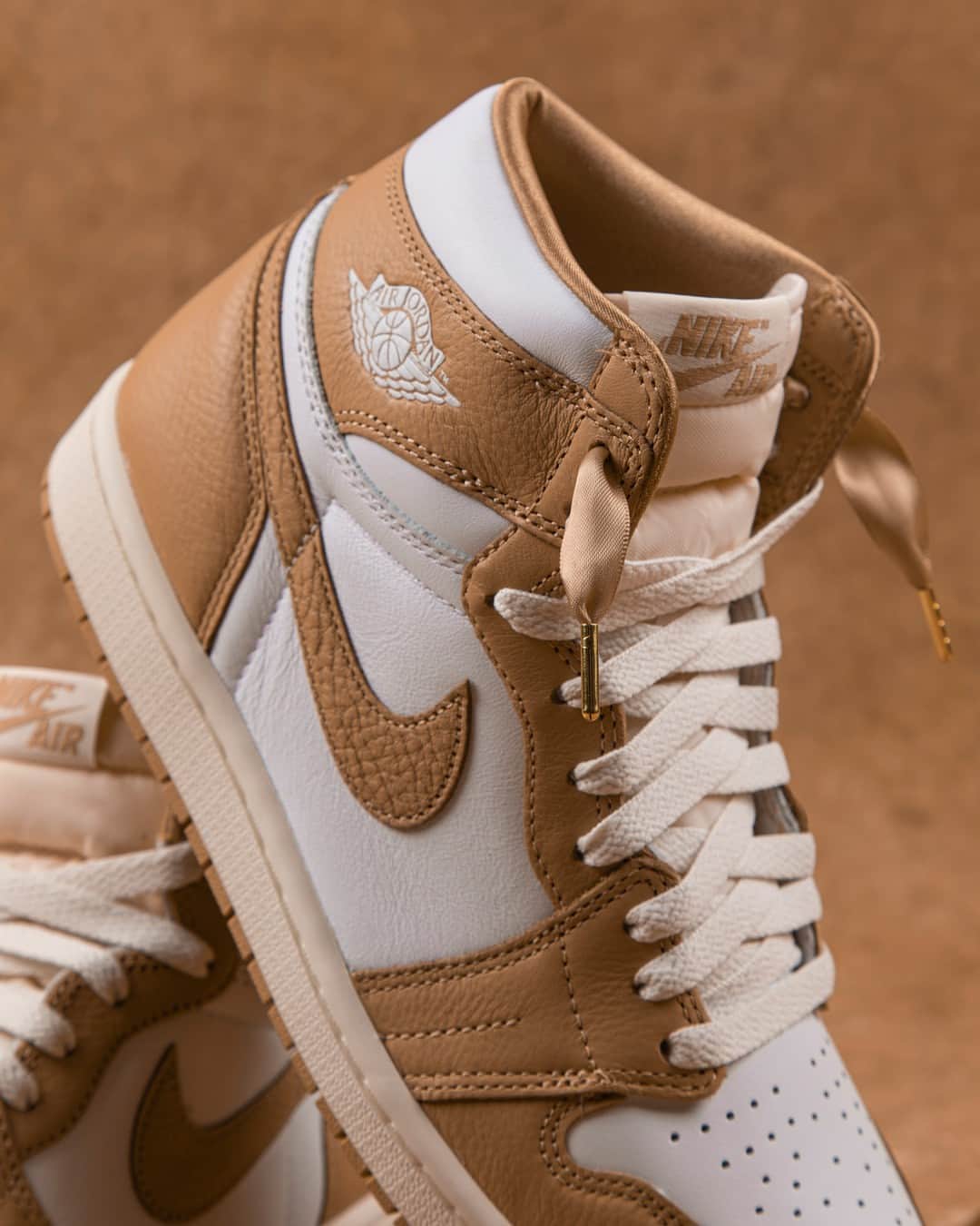 のインスタグラム：「A luxurious vibe ✨ The Air Jordan Retro 1 'Praline' launches September 13th.  Reservations are now open via the Foot Locker App.」