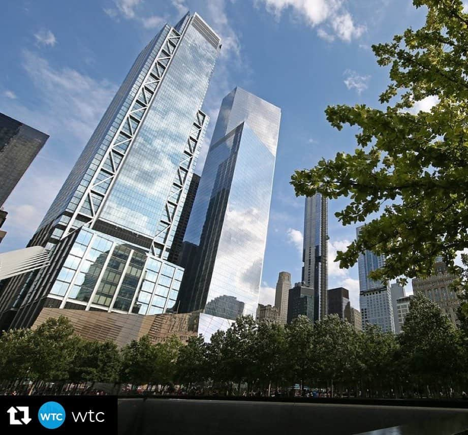 ニア・ヴァルダロスのインスタグラム：「#neverforget Photo by Joe Woolhead Repost from @wtc • Today, like every day, is a day of remembrance.   It is a time to remember both those who lost their lives, and those who gave their lives to help others.   We will never forget.」