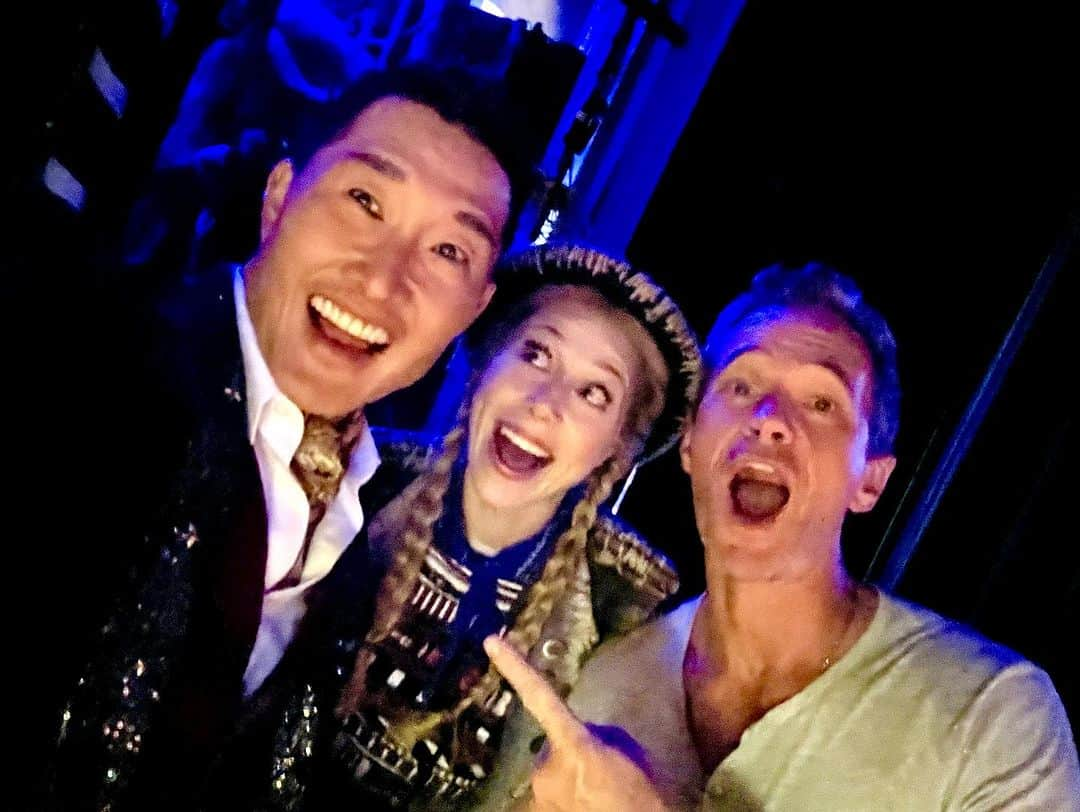 ダニエル・デイ・キムさんのインスタグラム写真 - (ダニエル・デイ・キムInstagram)「Thank you to these special people for such an incredible experience. It was a time I’ll never forget with people I’m happy to now call friends.  And heartfelt thanks to all of you who came to see the show! It meant so much to get to see so many friends and fans who traveled from far and wide. Grateful to have you all in my life. 🙏🏼❤️ Though my run has ended, @peterpanbway has one more week at the Ahmanson, with none other than @nph coming back as the new narrator. You know he’s gonna kill it, so go see. This show is definitely worth it! @mischiefcomedy」9月12日 4時41分 - danieldaekim