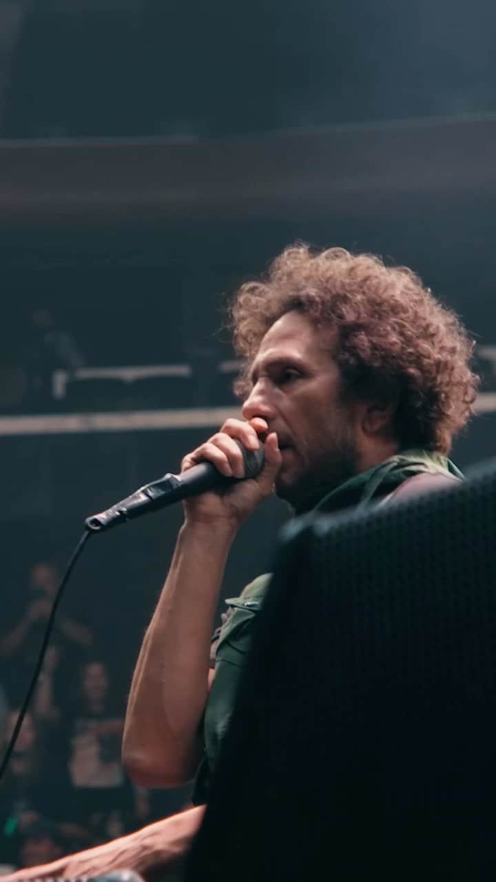 RAGE AGAINST THE MACHINEのインスタグラム：「“Now face the funk now blastin’ out your speaker” // People of the Sun // Video Credit: @hate5six」