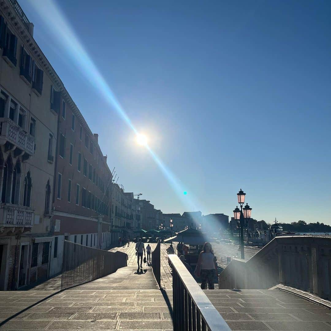 小川あんのインスタグラム：「A ray of light shines in Venice  2023.9.5-9.10」