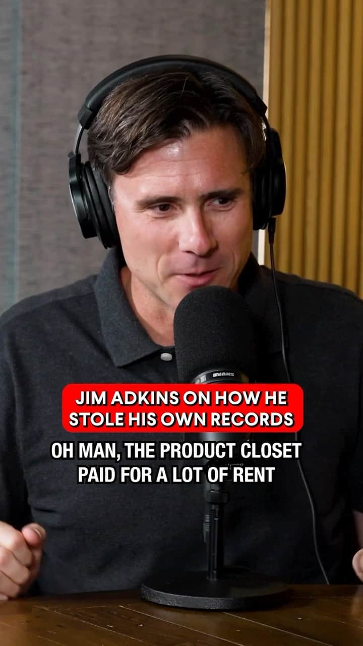 Jimmy Eat Worldのインスタグラム：「When they were starting out, @jimadkins and his bandmates in @jimmyeatworld wanted to play in Europe, but they were low on the radar at Capitol Records. So what did they do?  They stole took their own records from in-house and distributed them abroad to build up a following. And, you already know this, but it worked! 🧠  Jim also tells @scottlipps about the making of Bleed American, ranks his top 5 Jimmy Eat World songs, reminisces on Prince covering “The Middle,” and a whole lot more on the full @lippsservicepod episode at the link in bio!」