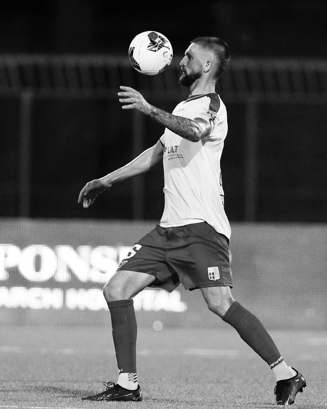 ニコロ・ジリのインスタグラム：「⚪️🔴⚽️」