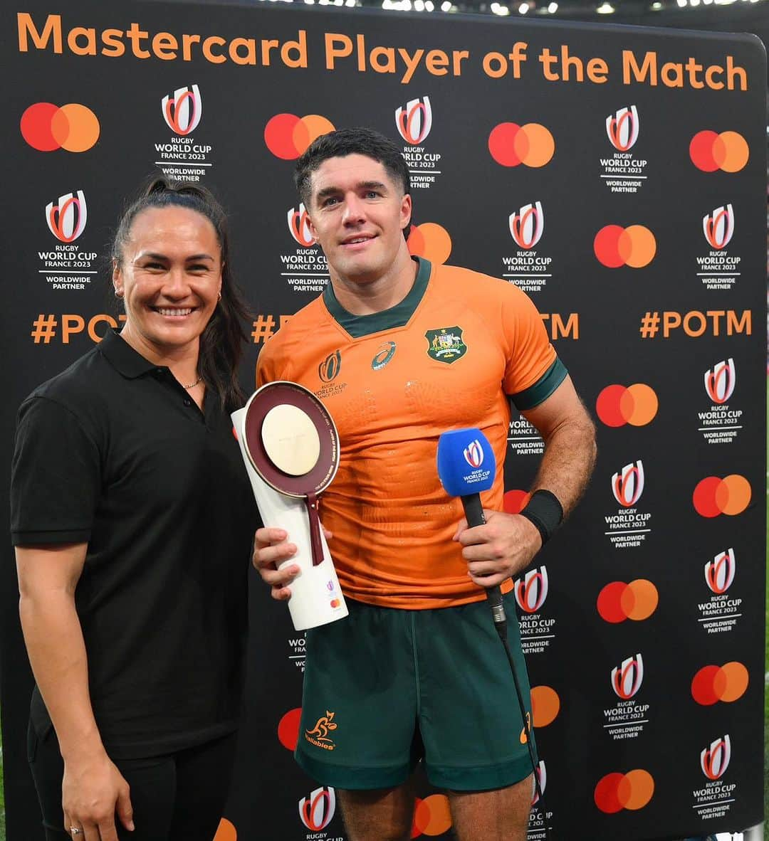 ポーシャ・ウッドマンのインスタグラム：「It was a pleasure to present the @mastercard Player of the Match trophy to Ben Donaldson at the #AUSvGEO game. This year Mastercard has created a live music soundtrack of the match embedded in the trophy, so the #POTM can experience the win again and again 🙌  #MastercardAmbassador」