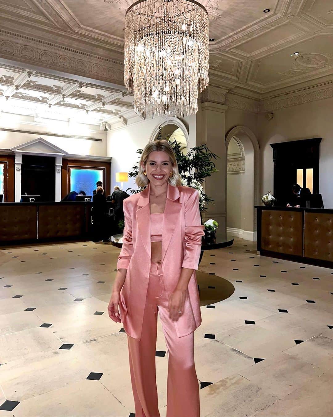 Mollie Kingさんのインスタグラム写真 - (Mollie KingInstagram)「The most magical day celebrating the wedding of @simonjonespr and @incrediblyrich ❤️ Love and happiness was everywhere! So special to be there to celebrate you both, the gorgeous newlyweds!」9月12日 5時20分 - mollieking