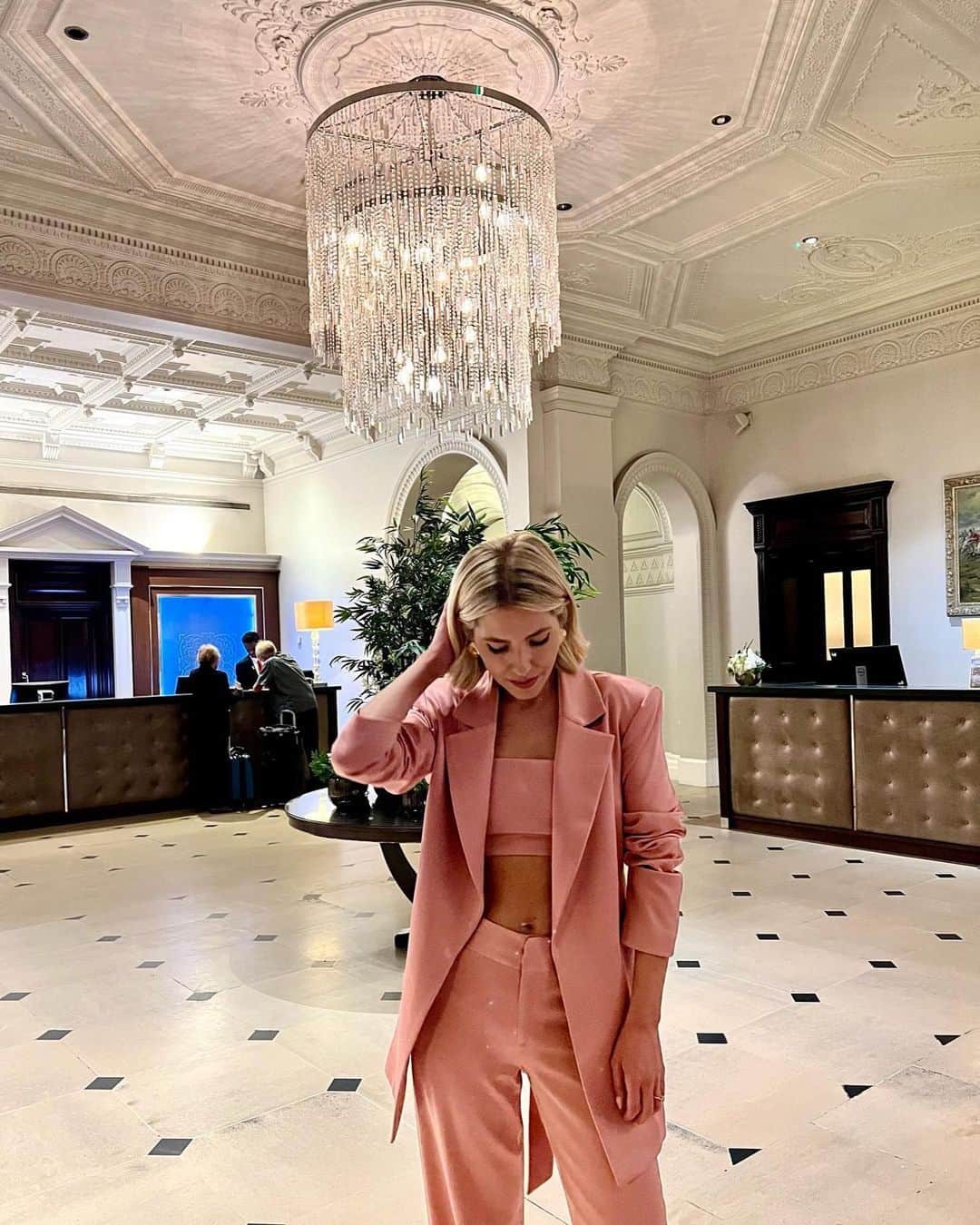Mollie Kingのインスタグラム：「The most magical day celebrating the wedding of @simonjonespr and @incrediblyrich ❤️ Love and happiness was everywhere! So special to be there to celebrate you both, the gorgeous newlyweds!」