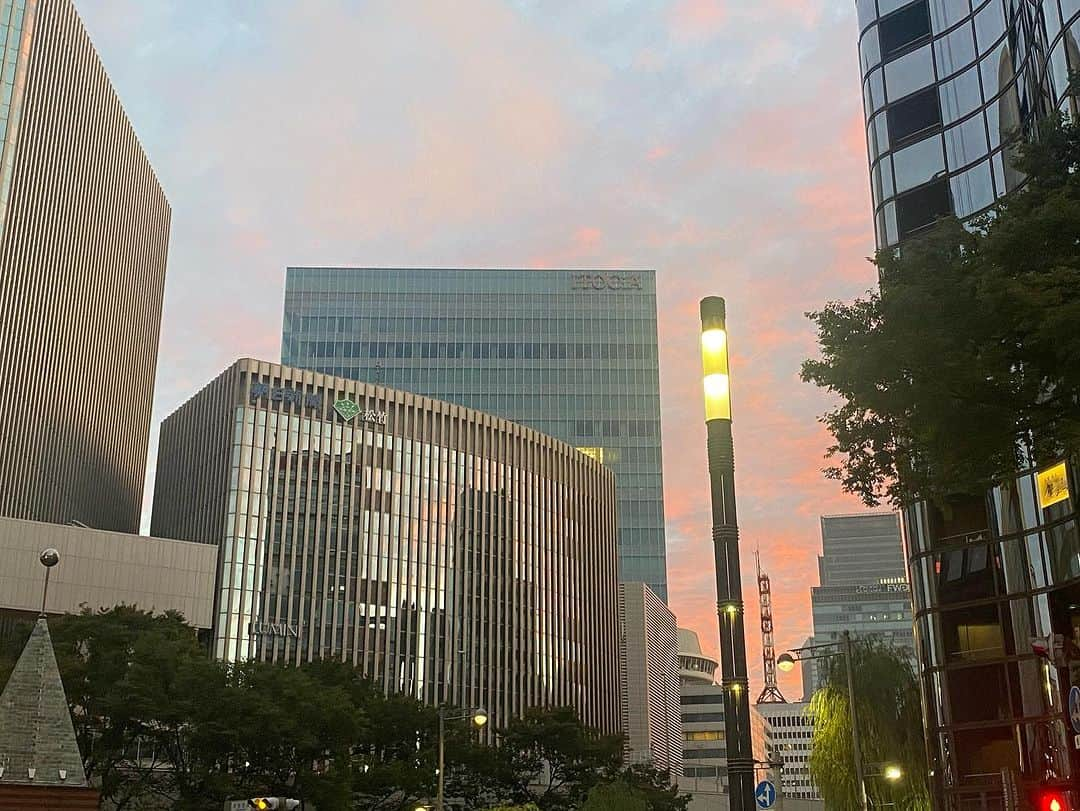 日出郎さんのインスタグラム写真 - (日出郎Instagram)「morning at ginza  #おはよう #朝焼け #雲」9月12日 5時31分 - hiderou1030