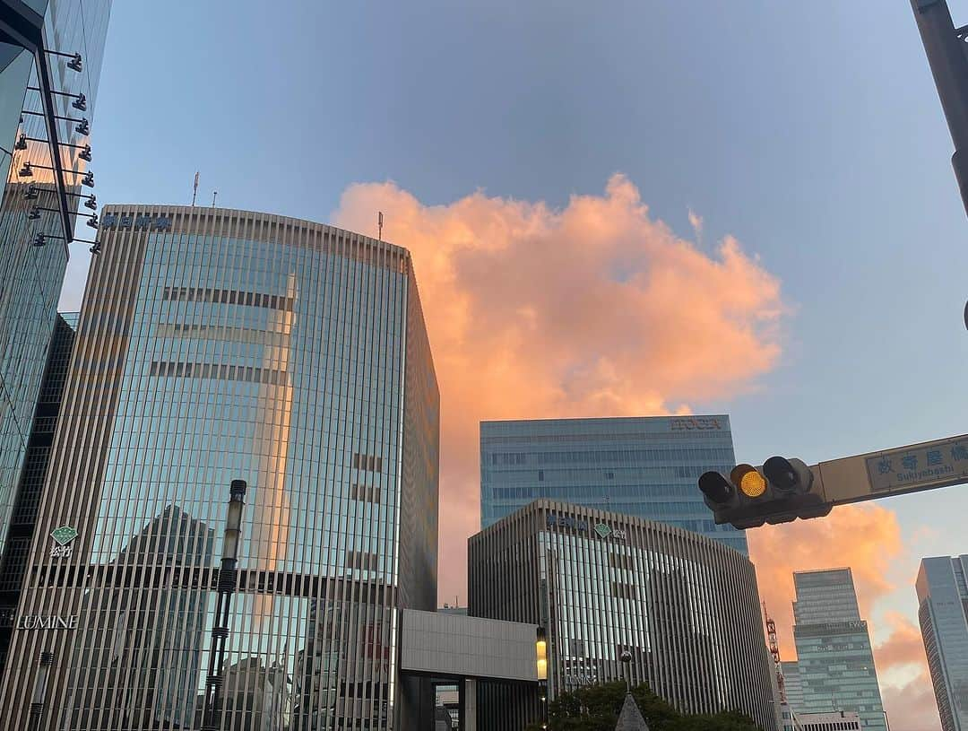 日出郎さんのインスタグラム写真 - (日出郎Instagram)「morning at ginza  #おはよう #朝焼け #雲」9月12日 5時31分 - hiderou1030