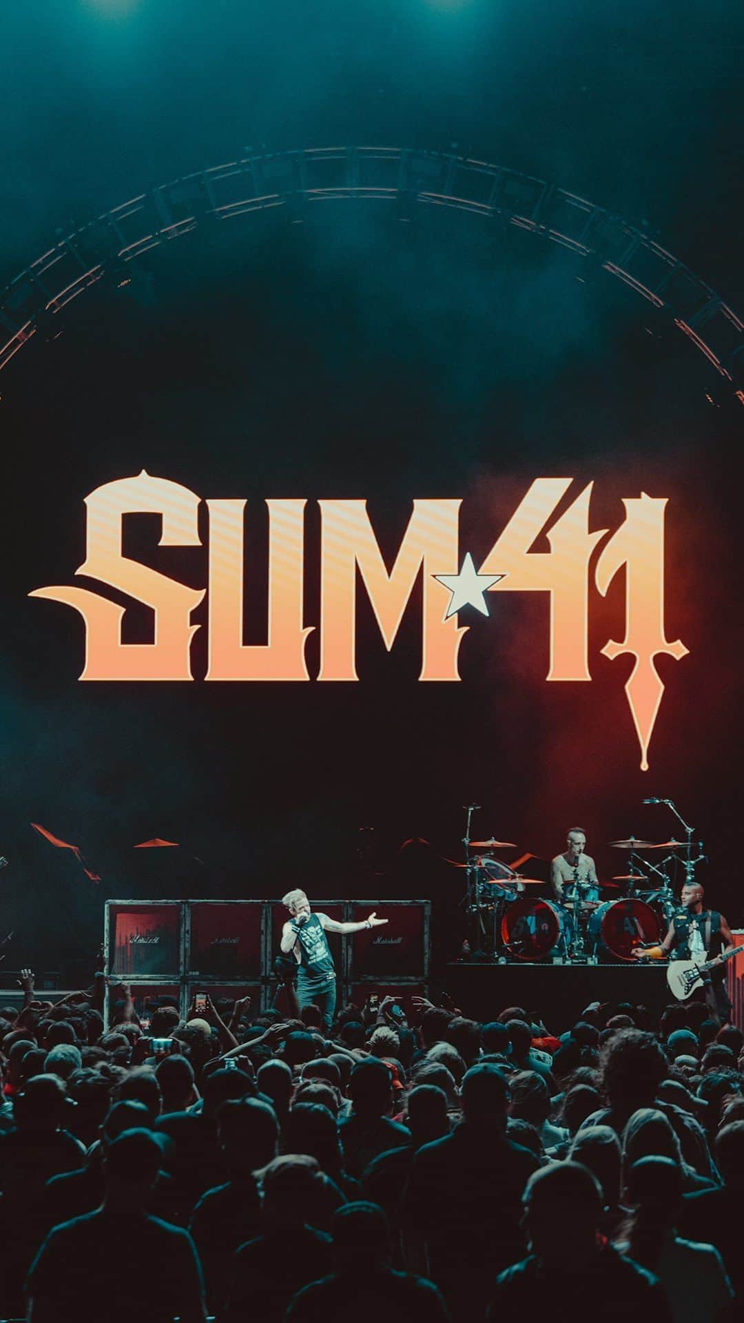 Sum 41のインスタグラム：「Jones Beach was definitely one of the highlights of the tour!」