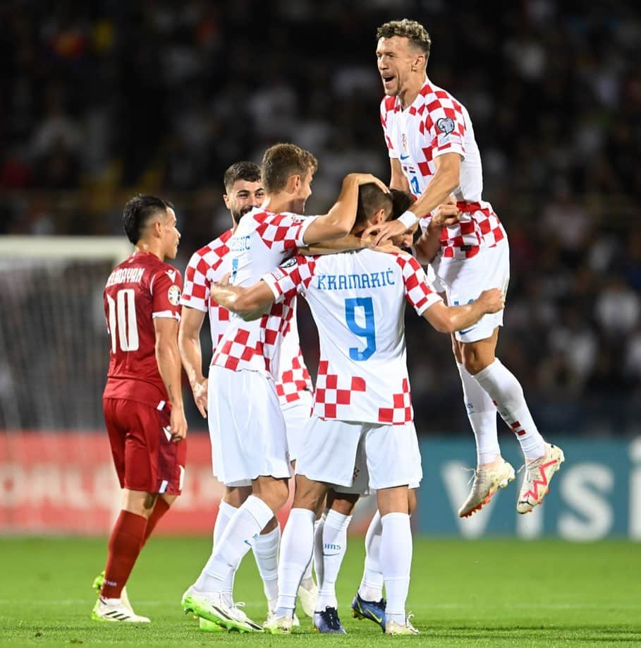 イヴァン・ペリシッチのインスタグラム：「+3 ✅ .. Bravo Hrvatska 💪🏼 🇭🇷 ❤️ ..」