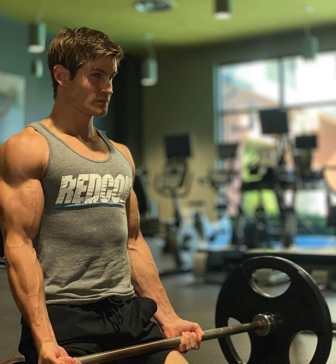 セージ・ノースカットのインスタグラム：「Turn your sweat into strength and your effort into achievement. Keep grinding! 💪🏼 #TeamRedcon1 #ad」