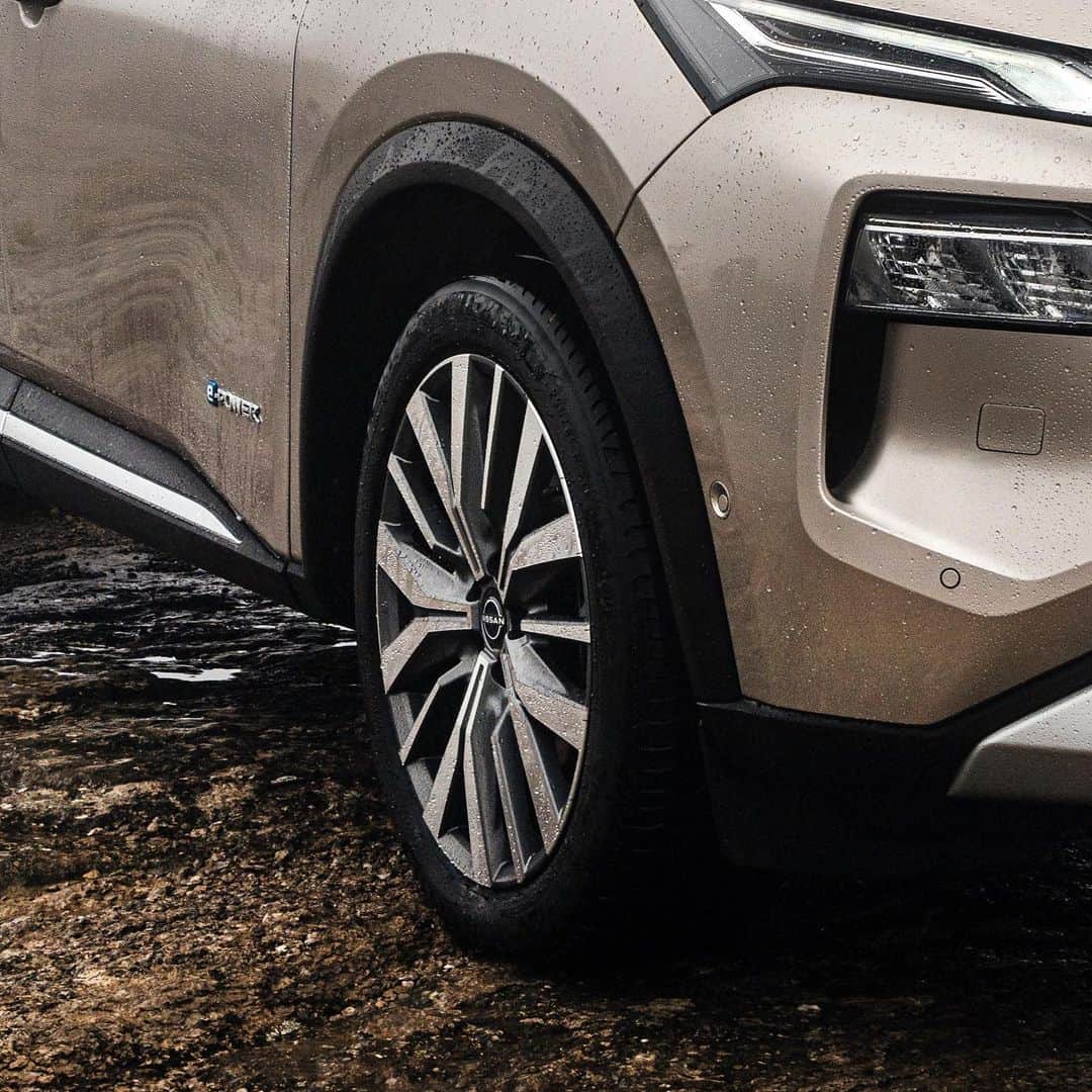 Nissanさんのインスタグラム写真 - (NissanInstagram)「This SUV was first revealed at the 2000 Paris Motor Show and now it has 4 generations... Can you #GuessTheNissan 👀 ?  #Nissan #SUV #SUVLife #SUVsOfInstagram #SUVs #Crossover」9月14日 22時30分 - nissan