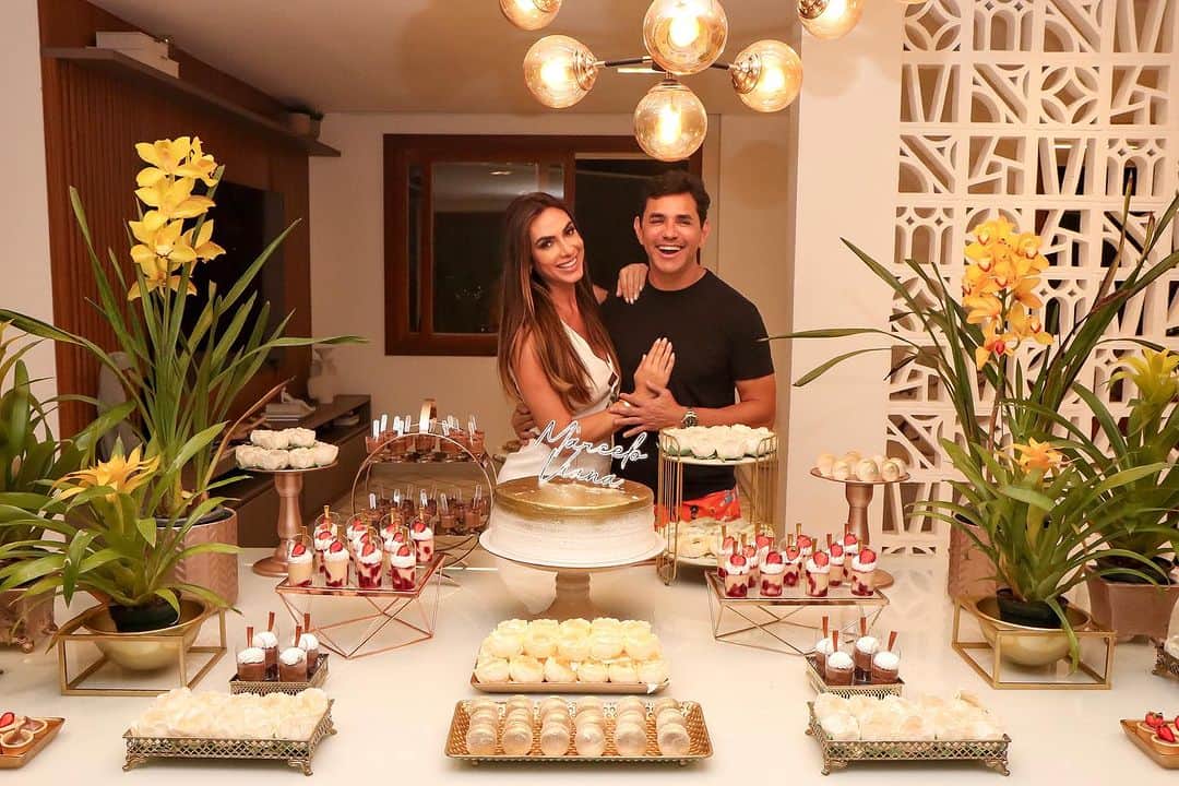 Nicole Bahlsのインスタグラム：「Comemorar é sempre uma delícia e o aniversário de quem amamos é ainda melhor , passando pra agradecer todos amigos pelo carinho . E deixar dica de quem deixa tudo mais gostoso .」