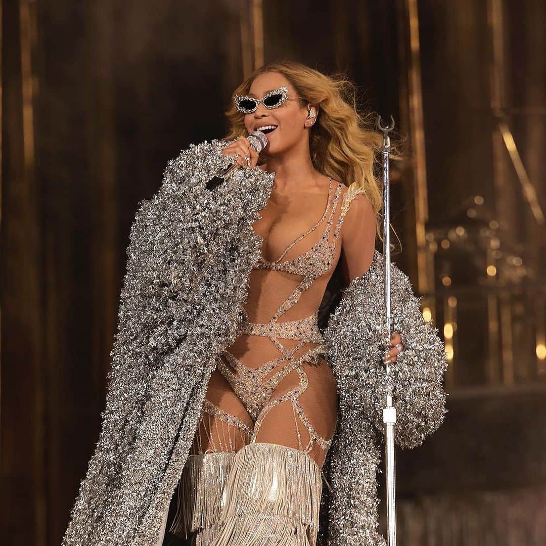Agent Provocateurさんのインスタグラム写真 - (Agent ProvocateurInstagram)「Beyoncé's one-of-a-kind kind custom made 'birthday suit' consisting of 20,000 sparkling @swarovski crystals, carefully sewn onto a nude illusion Mercy body stocking.   Channelling equal parts Studio 54 style disco euphoria and otherworldly cyborg seductress!!  #AgentProvocateur」9月12日 6時23分 - agentprovocateur