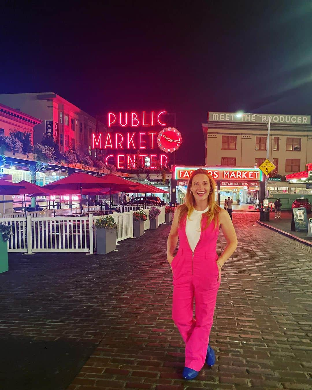 ケイティー・ルクレールのインスタグラム：「At Pike Place we wear pink」