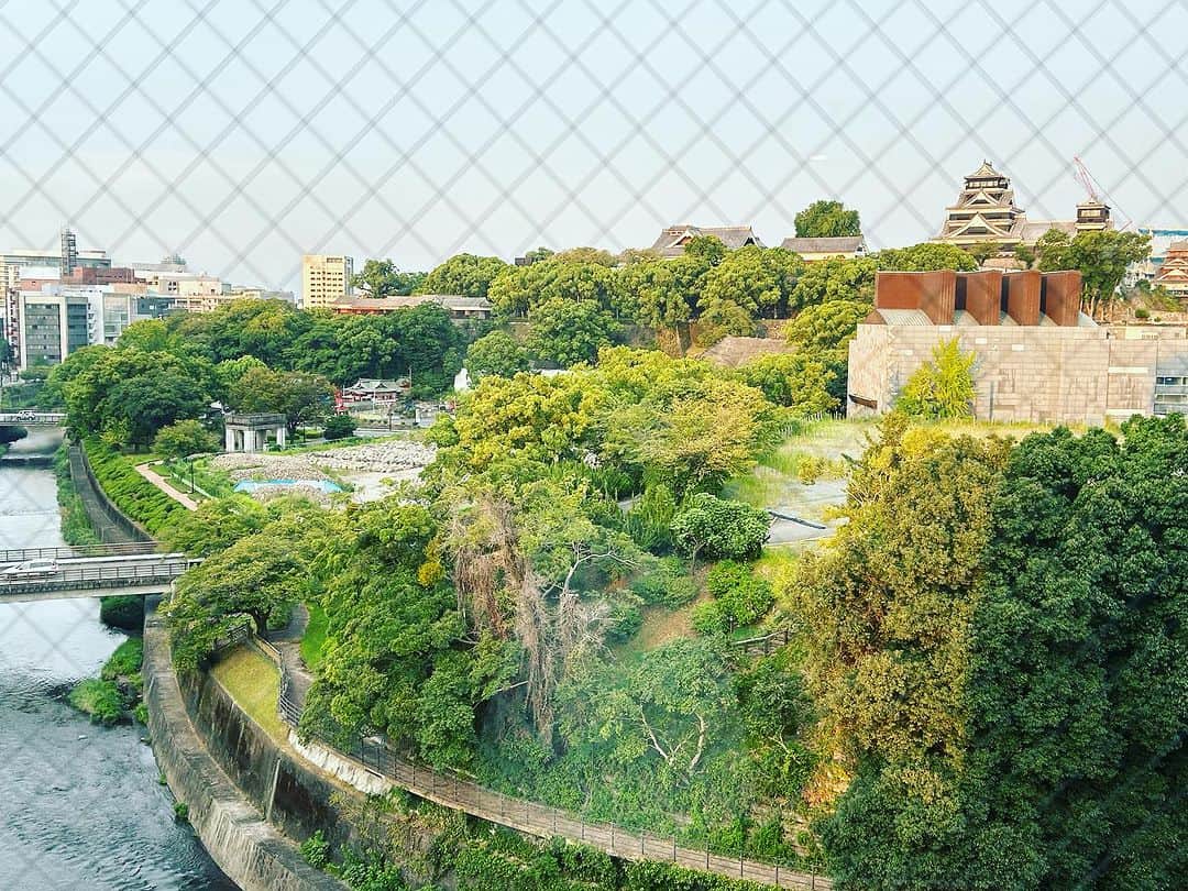 玉城ちはるのインスタグラム：「目が覚めたらこの景色❤️ マネージャーが取ってくれたホテル❤️眺め最高！  昨日はこれでもかと呑んだけど 24時就寝❤️一度も起きる事なく6時間爆睡❤️  今日も楽しむぞー^_^」