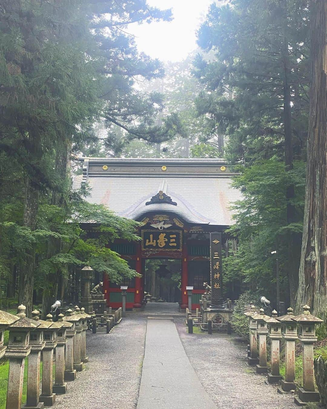 名取稚菜のインスタグラム：「♛︎ ⁡ ふと行きたくなって 久しぶりに三峯神社⛩に 行ってきたよ‪‪☺︎‬ ⁡ 深い霧の中の参拝は神秘的で 素敵な時間でした👏」