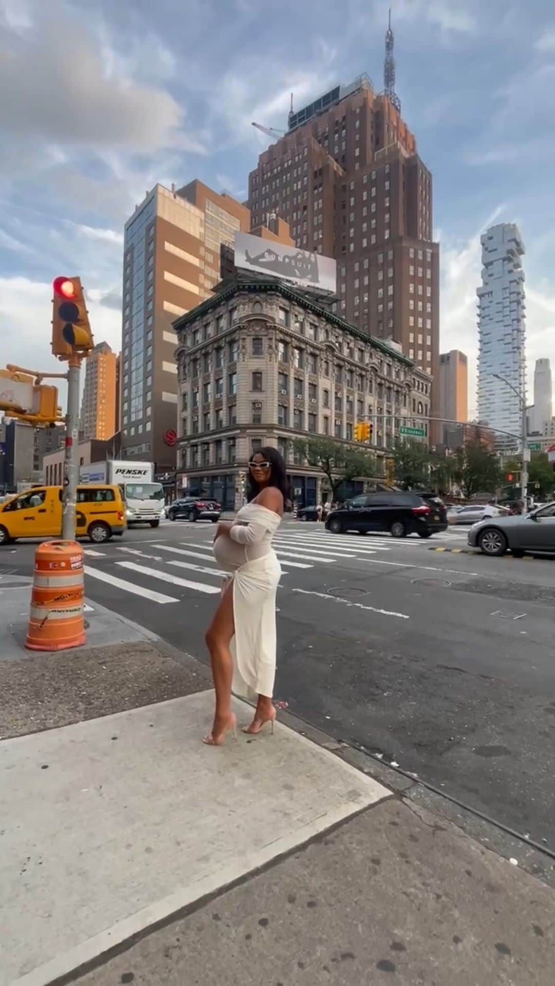 ニコール・トルンフィオのインスタグラム：「Nothing short of an absolutely iconic 🪩✨launch with our #BUMPSUITIcon NYC takeover + dinner with @chaneliman. Redefining maternity one BUMPSUIT at a time with you all is a dream…🎶  Shop the new Chanel Iman drop at bumpsuit.co  🎥: @britnay 🎥 Editing: @alexandria.bond」