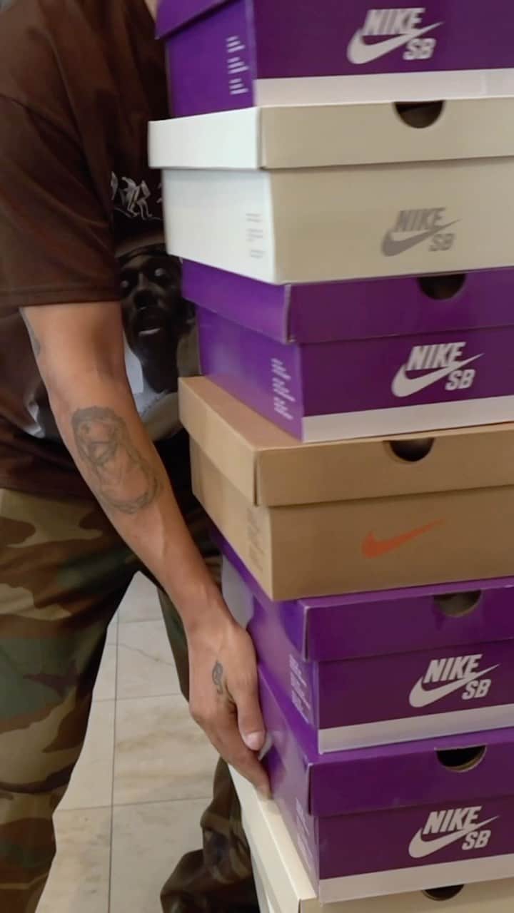 のインスタグラム：「@nikesb unboxing video now live on my YouTube channel.  Link in bio!」