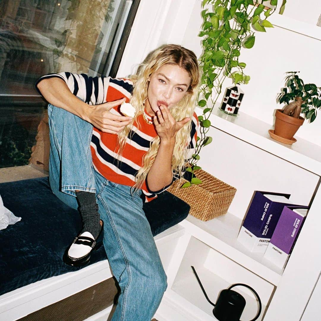 ジジ・ハディッドのインスタグラム：「Step into our office… @guestinresidence Fall 2023 Collection is now available at @ssense! w/ exclusives like this Striped Oversized Crew ^^ 🍒」