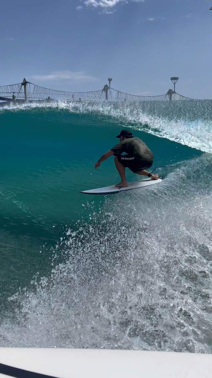 ブロディ・ジェンナーのインスタグラム：「Always a pleasure getting to go to this magical place. It really does feel like a mini surf vacation! Thank you to all the amazing staff for taking good care of the family. 🙏🏼❤️ 🎥 @raimanaworld」