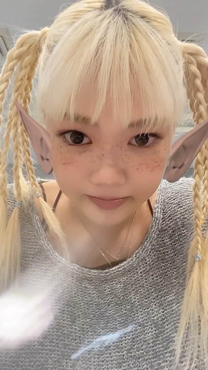 川端結愛のインスタグラム：「おはようございます！！ 今日は #エイフォー 最終話ですよーーー！🌻  寂しいので呑気な、営業前ミカちゃん動画です！！！ 撮影は早朝が多かったんです🤫  今日夜22:00〜　🌻🌻 あとでね！いってらっしゃい🌻」