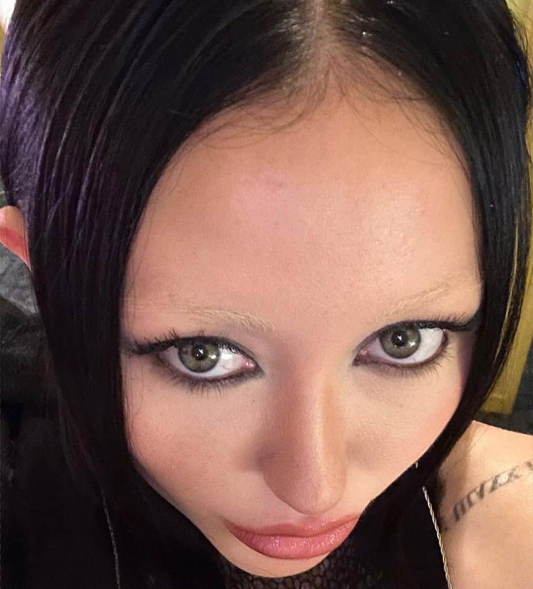 ノア・サイラスのインスタグラム：「tell me that you love me again 🕷️」
