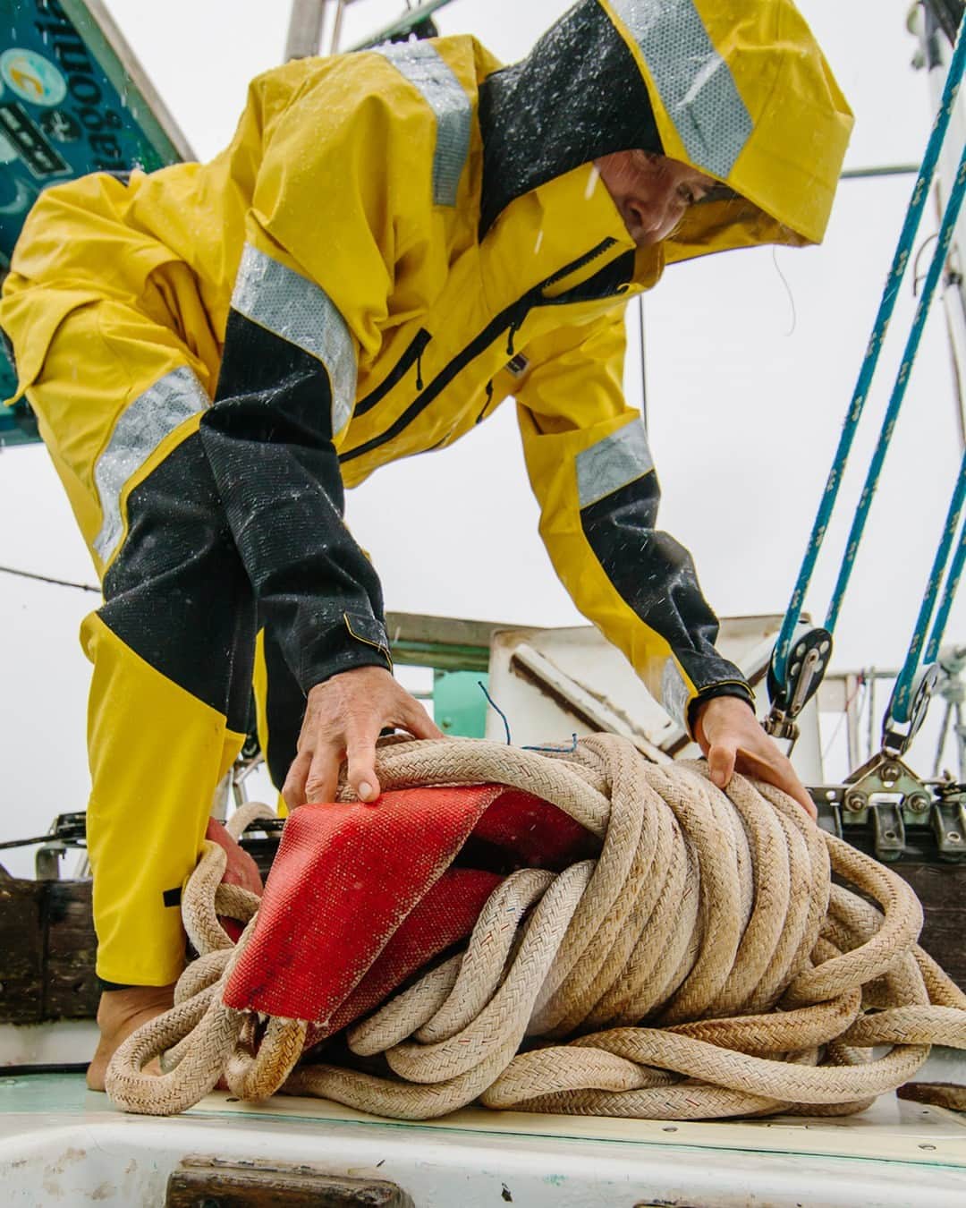 patagoniaさんのインスタグラム写真 - (patagoniaInstagram)「Our latest in technical innovation is a hyper-specific sailing kit for big water and foul weather. In fact, that's its name, the Big Water Foul Weather kit. See how it came to life at the link in bio.  Photo: Christa Funk (@instaclamfunk)」9月12日 7時20分 - patagonia