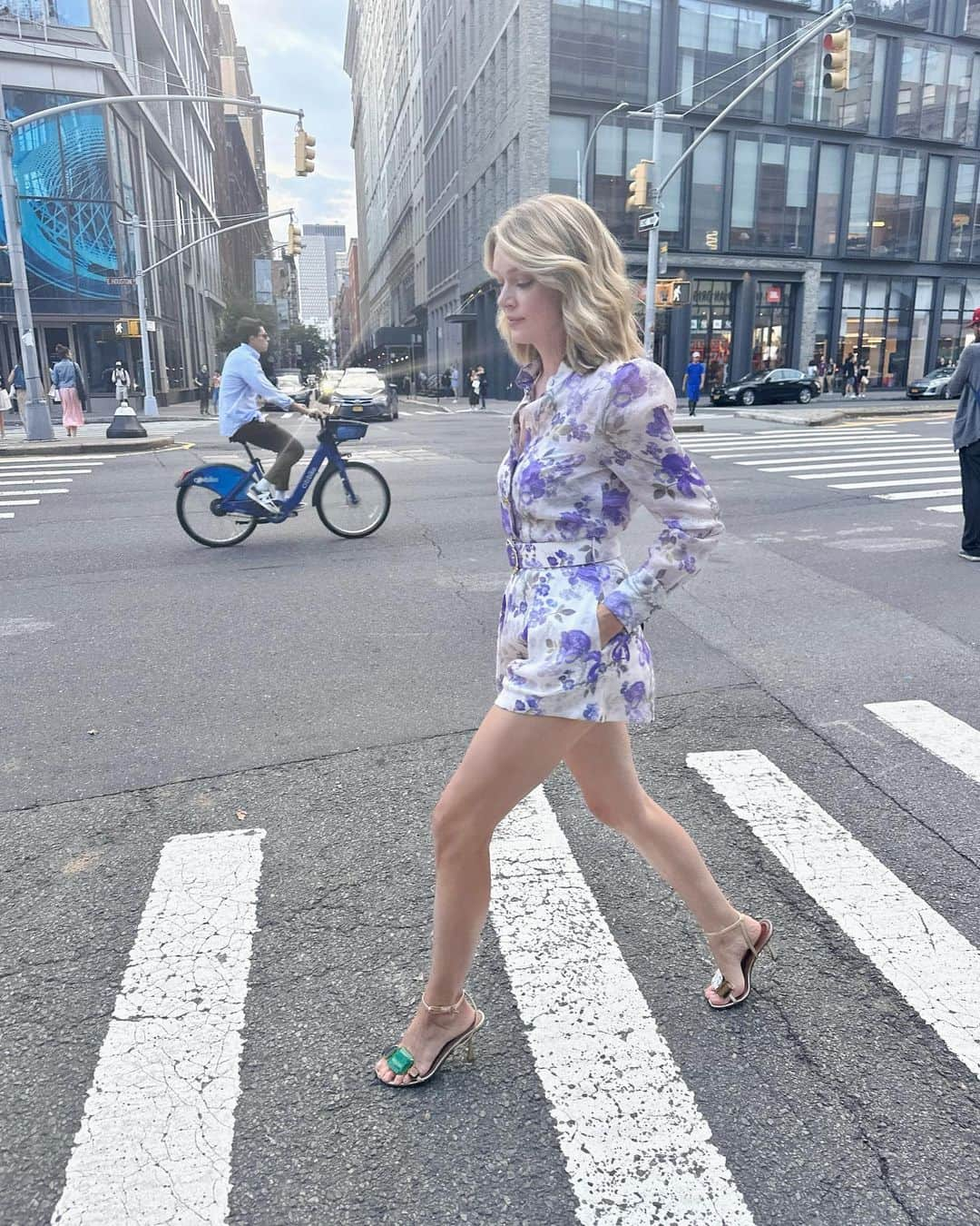 リンジー・エリンソンさんのインスタグラム写真 - (リンジー・エリンソンInstagram)「Night out in NoHo with @netaporter 💜 #nyfw」9月12日 7時26分 - lindsellingson