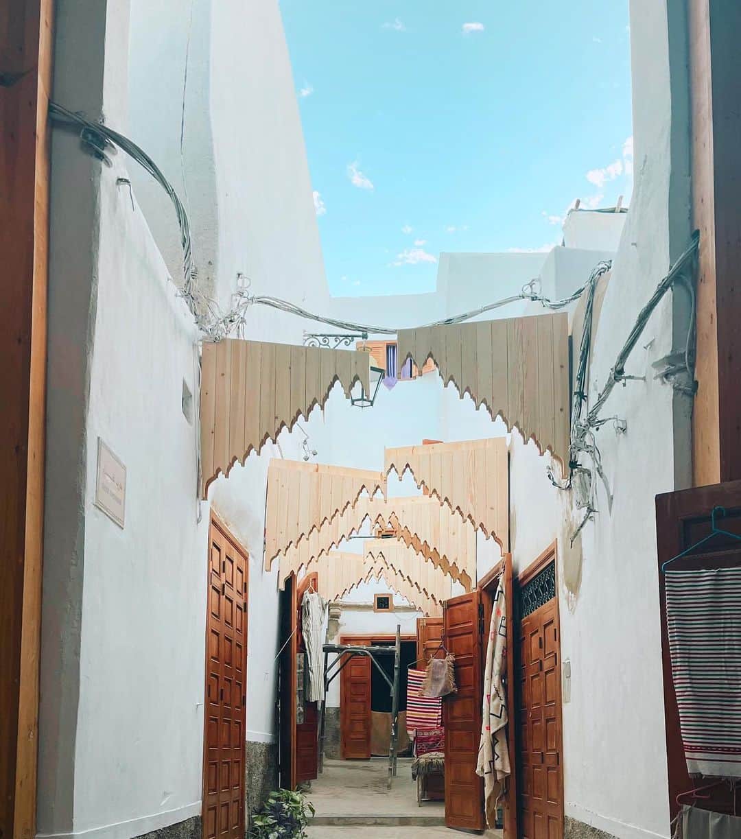 J E R E M Y ジェレミーさんのインスタグラム写真 - (J E R E M Y ジェレミーInstagram)「: Always take the scenic road.  . . . . .  #minimalism #撮影練習 #写真好き #photooftheday  #picoftheday#morocco #摩洛哥 #拉巴特 #bestoftheday #nofilter #hongkonger #british  #londoner #travelgram #wanderlust #weekendescape #positivevibe #asethetic #visualgang #holiday #rabat #buddytrip #Africa #NorthAfrica #travelblogger」9月12日 7時38分 - jeremygenic