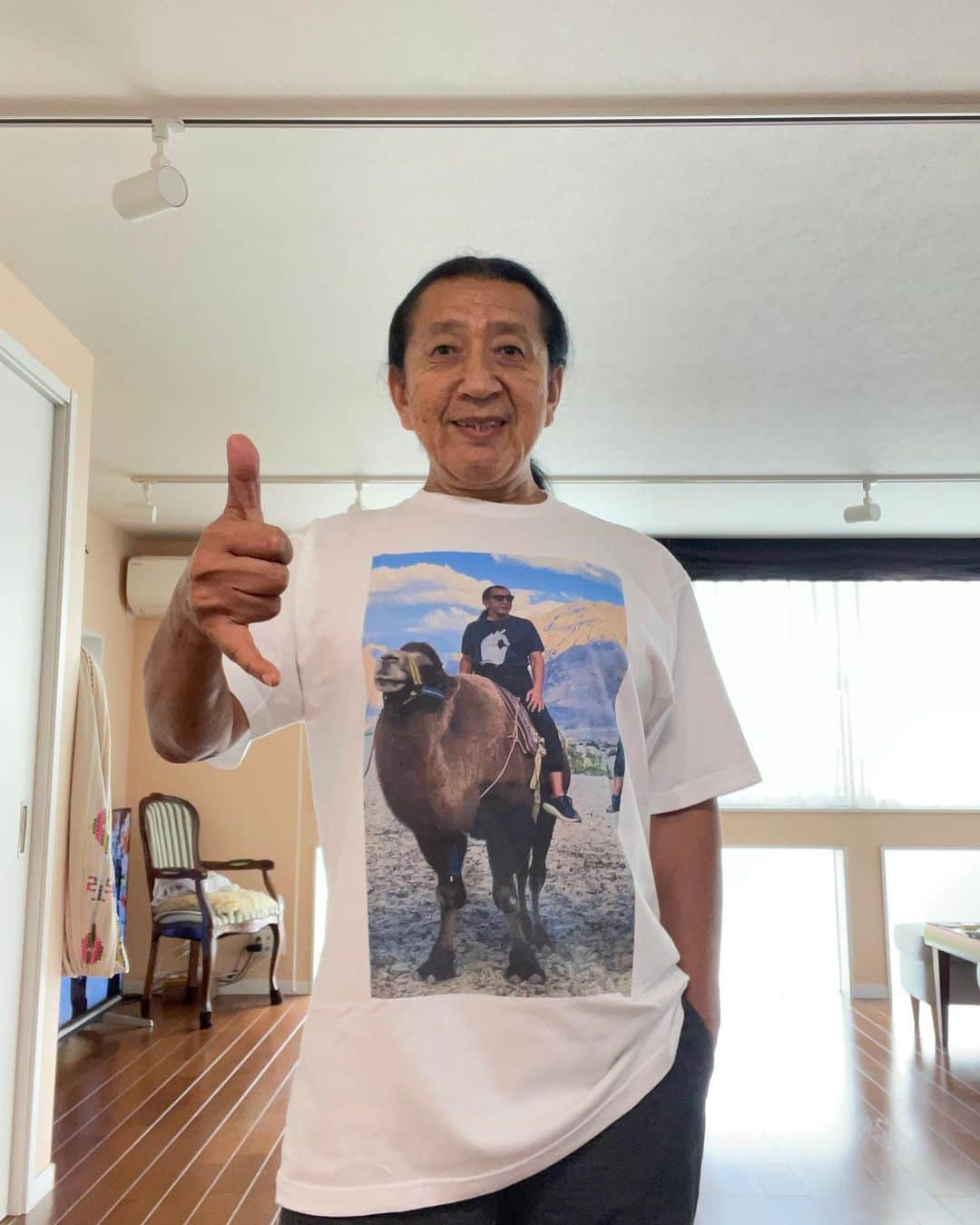 Ken Harakumaさんのインスタグラム写真 - (Ken HarakumaInstagram)「新作オリジナルTシャツ👕❣️ KEN & LADAKH CAMEL 🐪🐪🐪🐪🐪🐪🐪🐪 お求めは、以下のリンク🔗アドレスをご覧下さい。 ↓ https://iyc.thebase.in  @international_yoga_center  @iyc_jinbocho  @iyc_online_yoga_studio  #ラクダ  #ladakh  #ラダック  #インド旅行  #ケンハラクマ」9月12日 7時33分 - kenharakuma