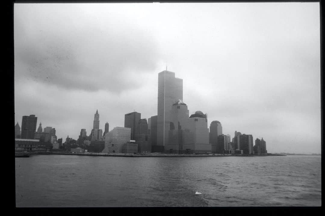 ニュー・キッズ・オン・ザ・ブロックのインスタグラム：「Today we are remembering and honoring those who were lost on September 11, 2001 and their families. #NeverForget 🇺🇸」