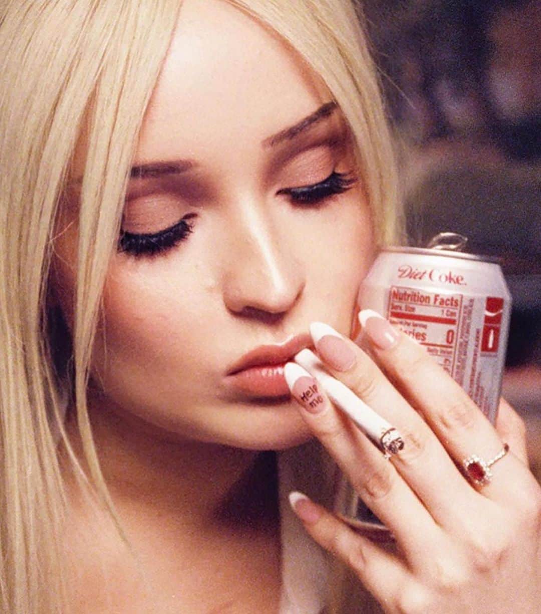 Britney TOKYOのインスタグラム：「Help me💅✨🩸 @kimpetras   Use @tokyospicenail new color #GoodNude @naillabousa all in one extend gel, white, non wipe top」